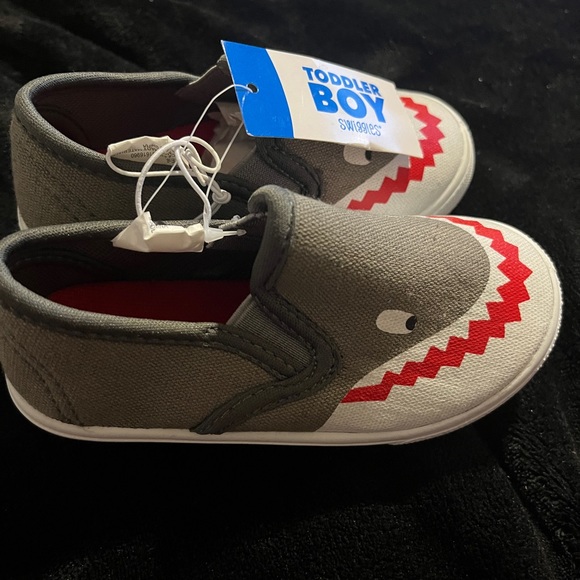 Swiggles Toddler Boy Shark slip on shoes size 6 - Picture 2 of 6